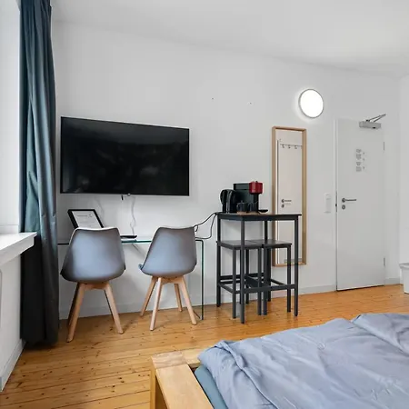 2, Direkt Am Bahnhof