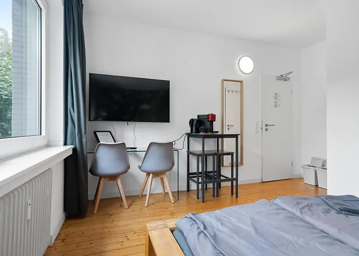 2, Direkt Am Bahnhof